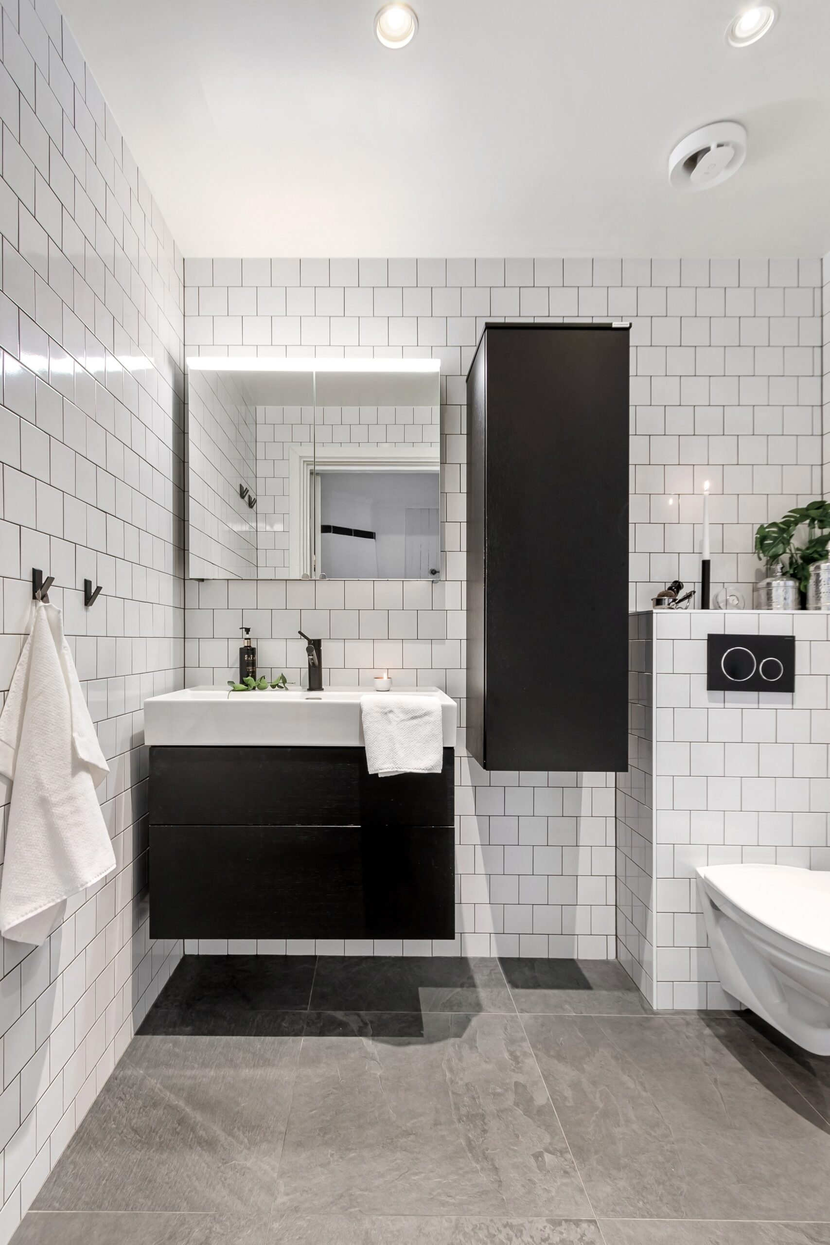bathroom 8244824